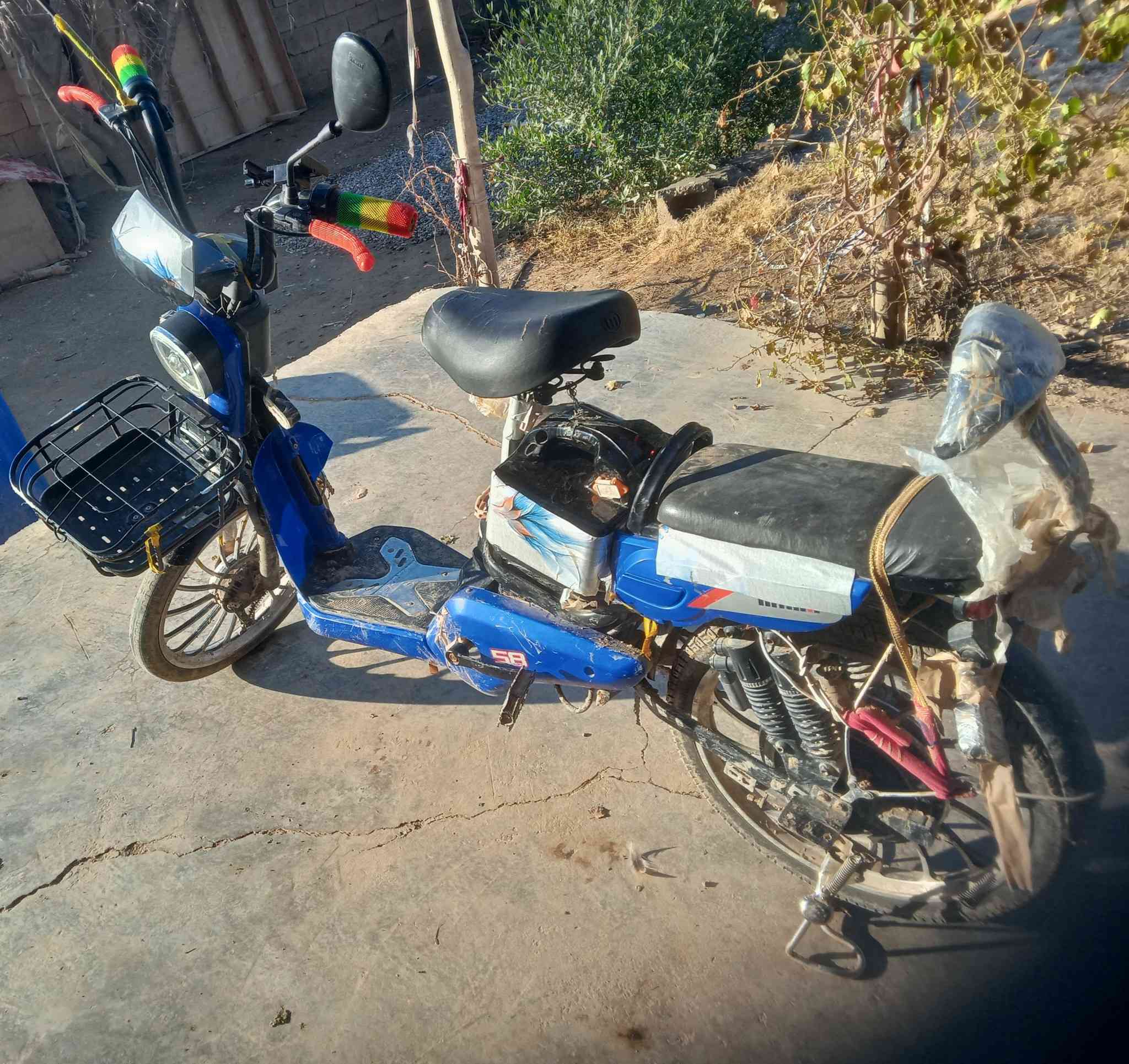 بايسكل شحن للبيع يريد باتريات السعر 150الف وبي مجال***********
