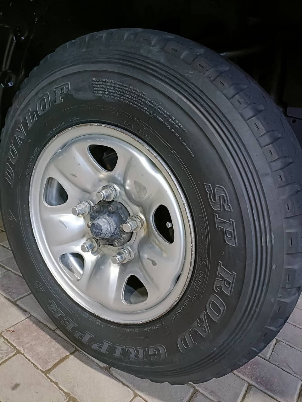 السلام عليكم ويل حجم 16 مع تاير حجري للبيع  300 وبيهن مجال او مراوس بويل عادي حجم 17 
***********
