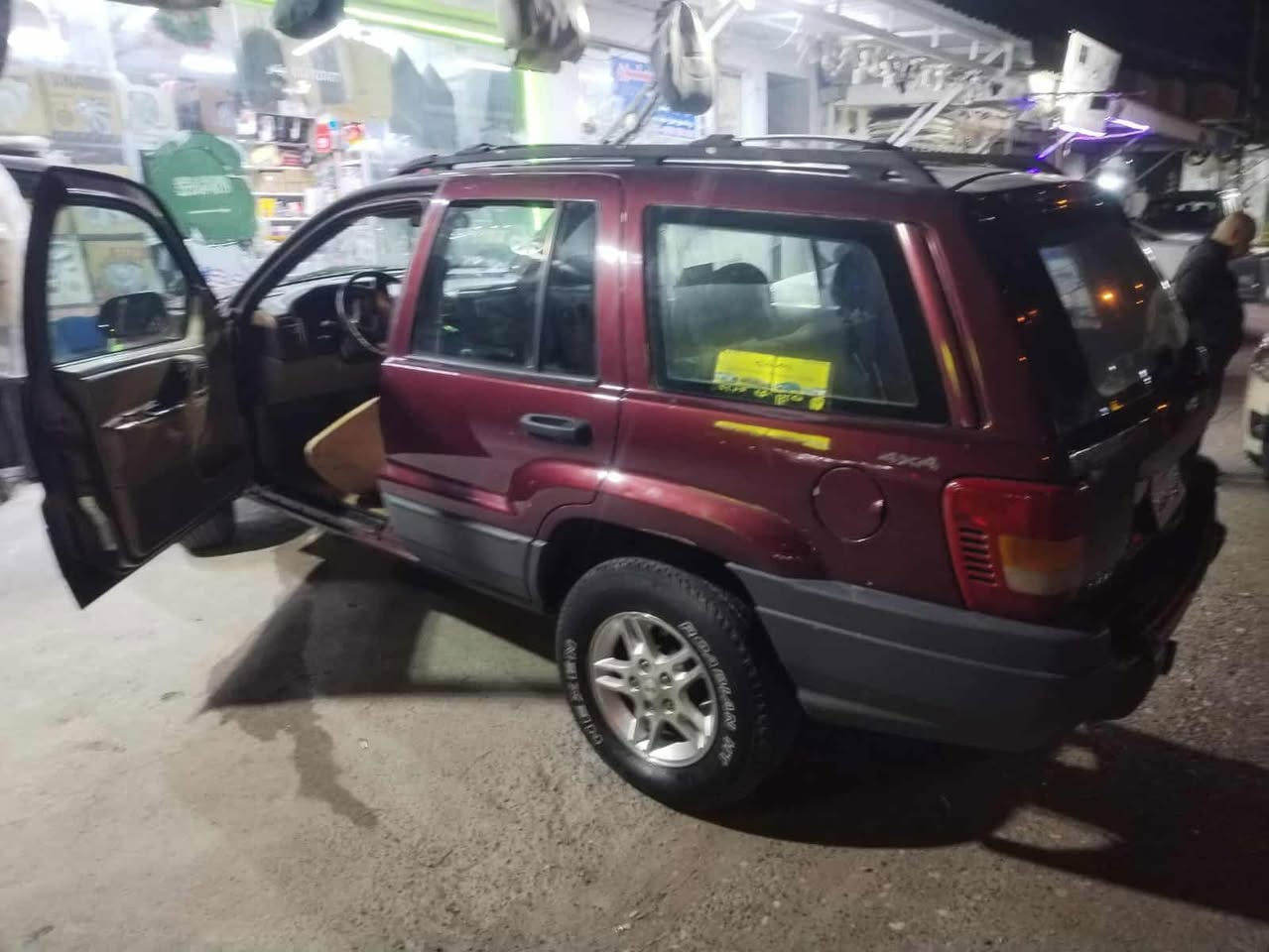 سلام عليكم

جيب موديل ٢٠٠٠ كفاله عامه من ضربه والصبغ السيارة كلشي بيها جديد
مكينه ٨ سلندر تحويل مباشر لوكير شغال
سعرها ٧٠ وبيها مجال 
عنوان بغداد بلديات 
***********
