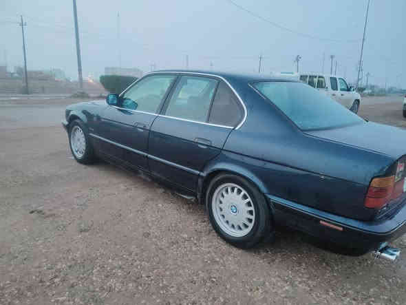 السلام عليكم بيم 535  موديل 91 السياره رقم بغداد انكليزي مشرروع وطني سنويه جديده وداخله هزه السياره بسمنه مكفولة كفاله عامه عده صبغ جماليه فقط
كير مكينه حداديه تخم تأير تبريد كلهن كفاله السعر 53 وبيه مجال مكاني واسط الكوت 
 ,,***********
