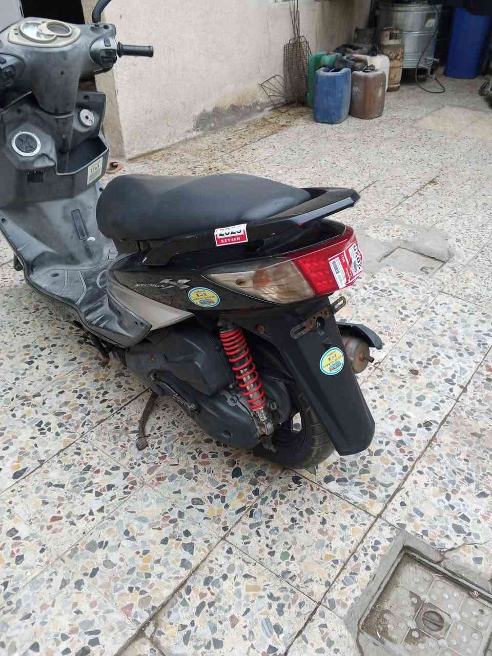 السلام عليكم دراجه سكنس فحل للبيع سعر 900 مكانه بغداد ***********
