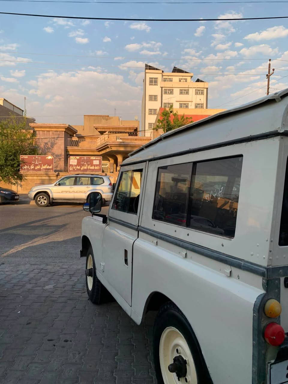 کۆد #341 
Land Rover 1982 
سبوغ عام بۆ جوانی 
مەکینەی v4 ی بەنزین 
ئارمی سلێمانی 
گیر عادی 
نرخی ٣٩ وەرەقە
*********** أربيل, العراق
