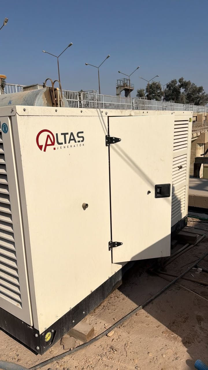 السلام عليكم مولد للبيع 150 kv مولد جديد مشتغله 142 ساعه استفسار مراسله او الاتصال ***********
