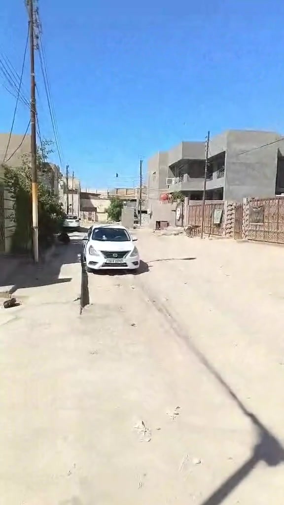 للبيع للبيع 
بيت طابو صرف مساحة 248 يحتوي على غرفتين وصاله وهول وبيتون بناء سنة 2020 بيت منطقة حلوه وهدوء قرب مجلس محافظه بابل منطقة حي المعرفة 
السعر 230وبي مجال 
الاستفسار تواصل على الرقم ***********
اي واحد عنده عقار يريد يعرضه للبيع أني حاضر
