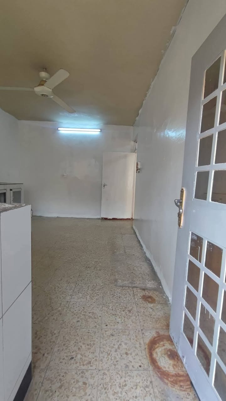 للأيجار الدار طابق الارضي (المساحة150م)

حي الصديق الاولى قرب جامع الصديق 

الطابق الأرضي غرفة نوم  وهول واستقبال واسعة ومطبخ  وصحيات خارجية وداخلية وكراج 

للأستفسار مراجعة مكتب الوطن للتجارة العقارات 
الموصل حي البلديات من جهة السكر قرب مول سانكو 

او اتصال بالأرقام التالية 
كورك ***********
آسيا ***********
