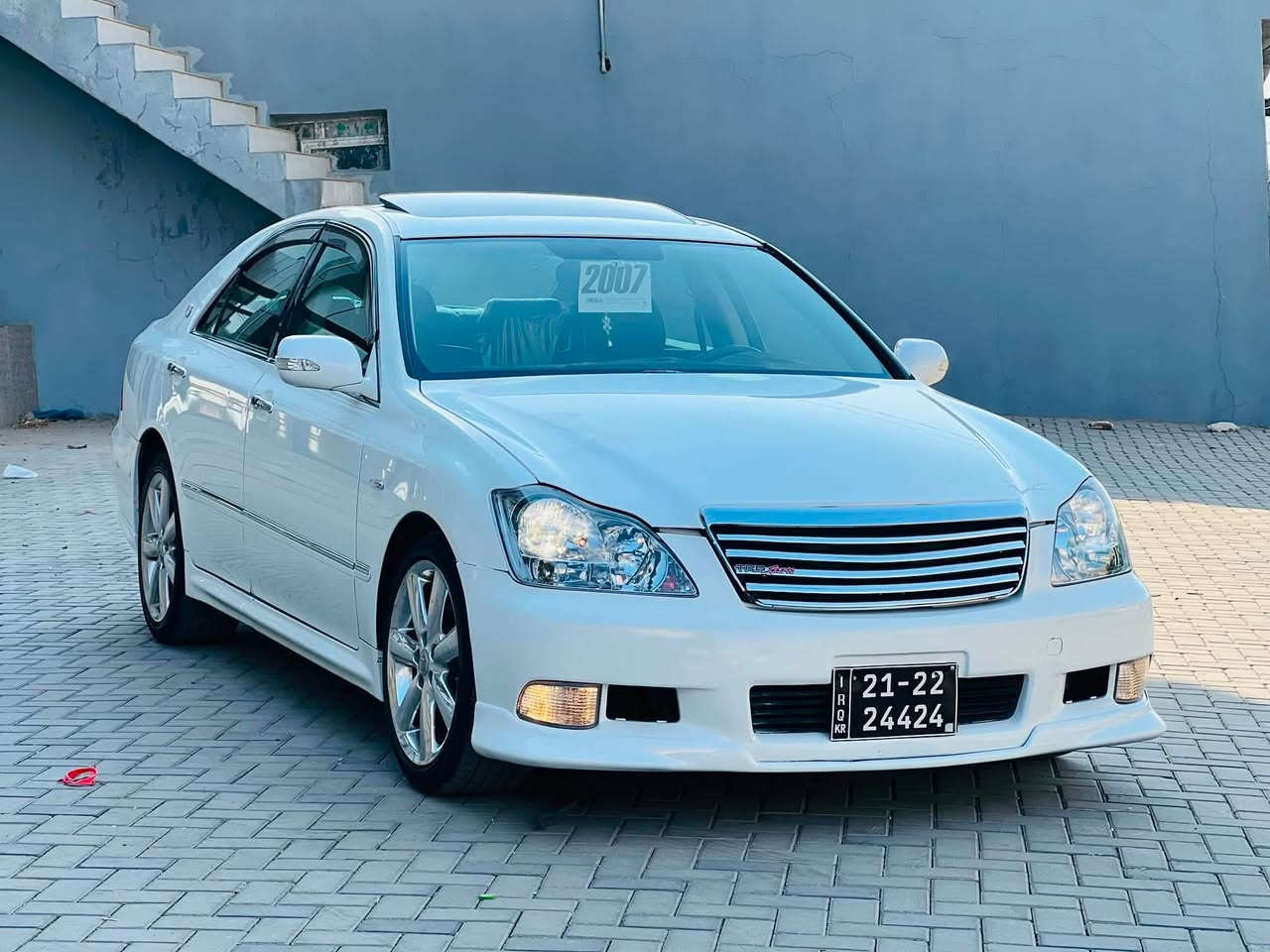 شاهینە ساق 2007
گێڕ کەورە مەکینە بچوک 
ناوڕەش ساج سوور 
فوول .
جڵد هیتەر
سڵایت.
ئاوێنە ئیشارەت 
دنگەی ئستیل
بێ دووگەڵ
سێ دووگمە  
کامل مەسرەف .
ساردوو گەموو بریکی بەسراوە .
تەقەو ڕەقەی نییە .
دوو پارچەبۆیاخی ئەورووپایە
سعری 77گەڵاو مەجال.
***********.
***********سەیسایەق
