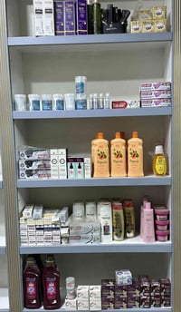 غراض كوزمتك تصفيه محل للبيع بسعر مناسب الي يريدهن يتصل ع رقم 078004418...