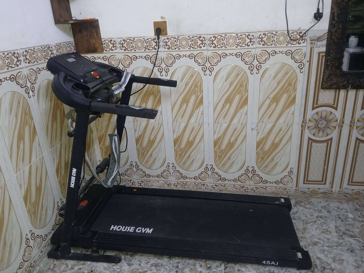 السلام عليكم
جهاز كارديو نضيف حيل مستخدم قليل 
ومن ضمن الجهاز حزام هزاز الشراي يجي خاص


**إذا كنت صاحب هذا الإعلان وتريد حذفه لأي سبب، رجاءا أرسل رسالة إلى الدعم الفني**
