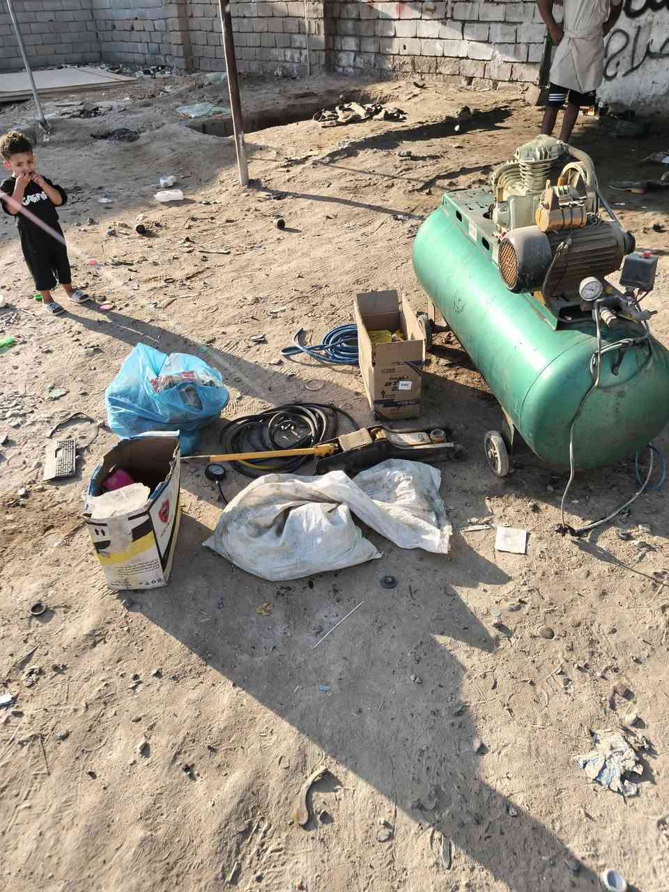 كمبريسر 350لتر وجميع شي مذكور بالفيديو السعر 900 بيه مجال قليل
مكاني بصره كرمه علي شارع النفط قرب فرن الصمون 
***********
