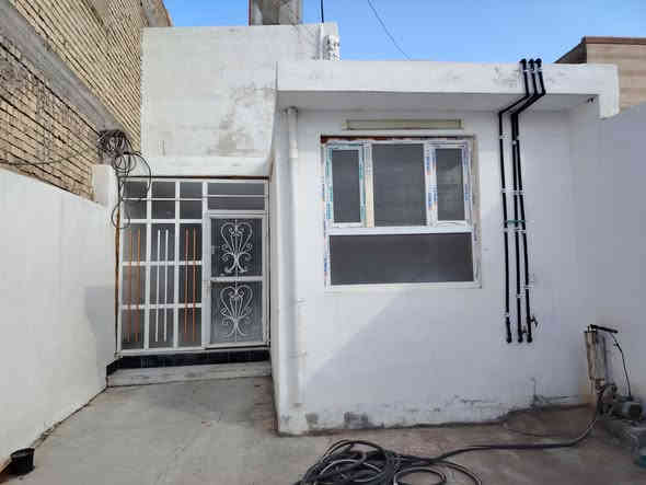 سلام عليكم
ثلاث مشتملات للبيع
الموقع صلاح الدين قضاء بلد حي العبور خلف مركز الشرقيه او الفرع المقابل مجمع الأمزون 
جنس عقار ملك طابو صرف
المساحه ٢١٠ متر بالسند واقع حال ٤١٠ متر
يحتوي على كل مشتمل منها
استقبال
مطبخ
صاله
غرفه نوم
صحيات داخليه وخارجيه
خدمات متكامله كهرباء ماء اساله تبليط مجاري
للاستفسار الاتصال على الأرقام التاليه
***********
***********
او مراجعة مكتب التمار للعقار الواقع شارع المحطه محلات الحاج عدنان
