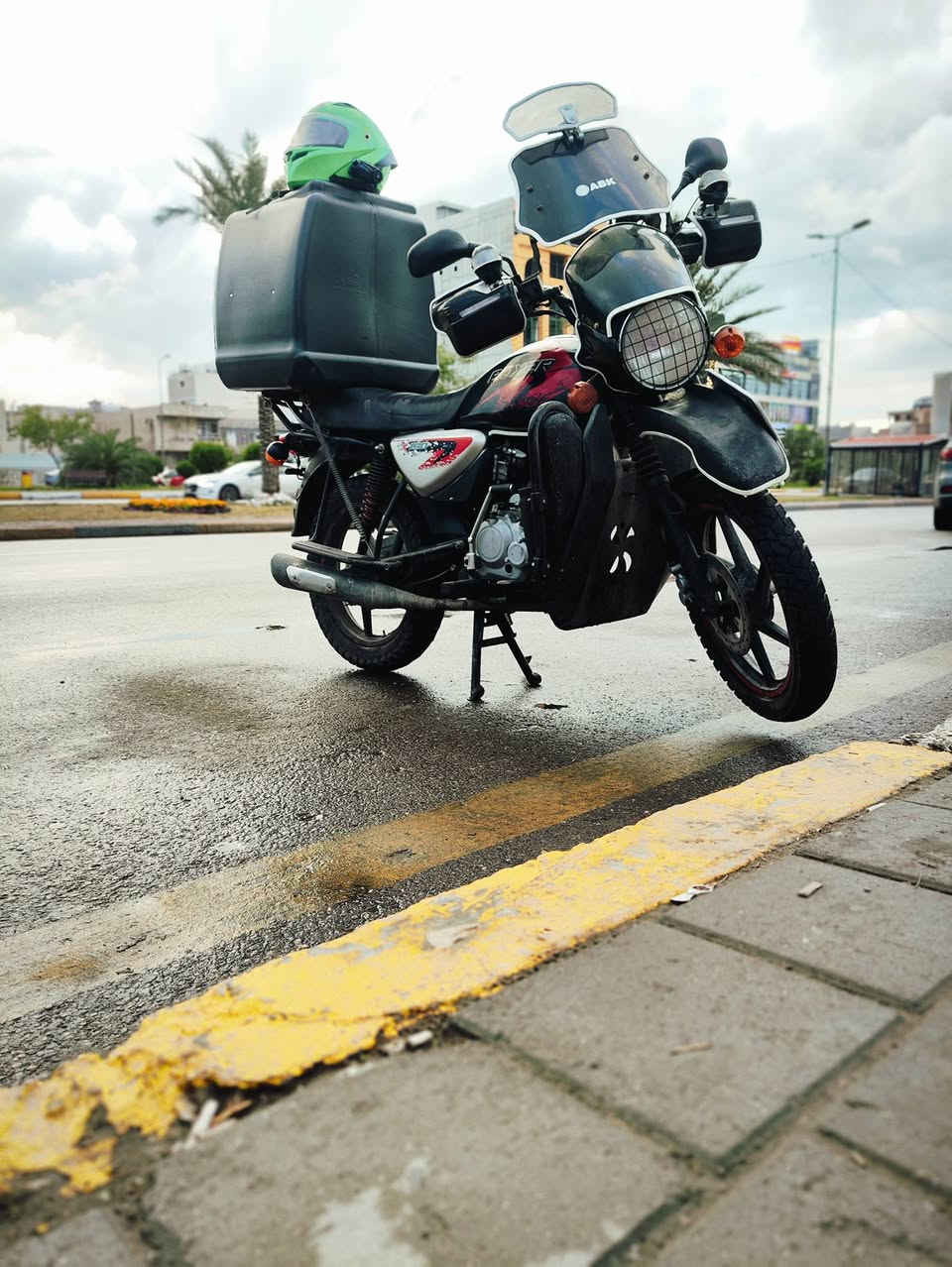 بوكسر موديل2021باسمي رقم وسنويه بغداد دراجه من كلشي كامله مكمله ولكمال لله بارحه اخذت قرار اترك دلفري ورجع دراستي اني وراجع للبيت سطرت المكينه وهسه اريد أبيعها عحطتها لا اجفت ولا شي يجي يأخذها عحطتها قافلها 
***********
***********
الاسيا واتساب بس  
الاثير واتس وخط موجود
