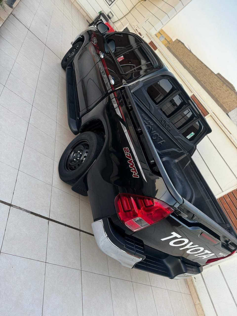 للبيع بيك اب تيوتا هايلوكس مديل 2023 بانزين كير عادي سياره جديده جدا كفاله عامه ماشيه 80 الف كيلو رقم واسط الماني تحويل ثاني يوم السعر 238ورقه وبيه مجال مكانه واسط الكوت الشراي يتصل ***********.
