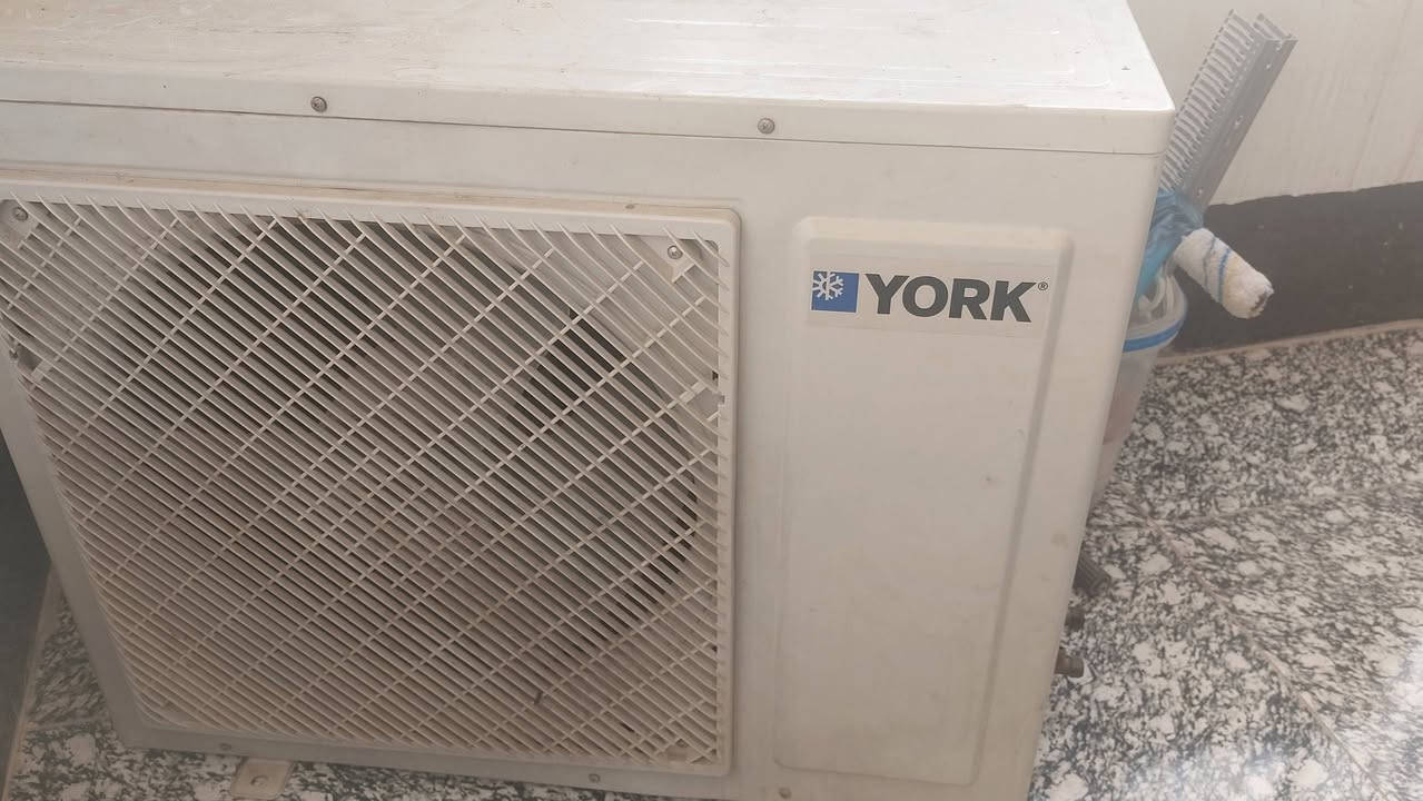 عندي سبلت طن ونص اخو جديد بس القطعه الخارجيه نوعيته نيويورك أريده ب 150 وبي مجال مكاني كربلاء حي الشهداء سيف سعد وهاذا رقمي ***********
