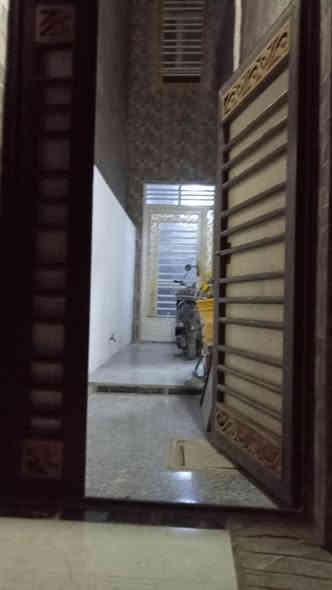 يتوفر دار طابو صرف مشيد على قطعة ارض بمساحة 200م  مساحة البناء الفعليه 100م بناء درجه اولى طابقين يحتوي على ثلاث غرف نوم وصاله ومطبخ واستقبال وثلاث مجموعات صحيه وال 100م المتبقيه فارغه ممكن استغلاله كحديقه او بيت 🏠 ثاني السعر المطلوب للبيع هو 90 مليون من غير مبلغ المتبقي يتحول بذمه المشتري إلى المعمل وقدره 15 مليون  موقعه في المسيب / قطع معمل الأسمنت للاستفسار الاتصال بالرقم *********** او مراسلة الصفحة
