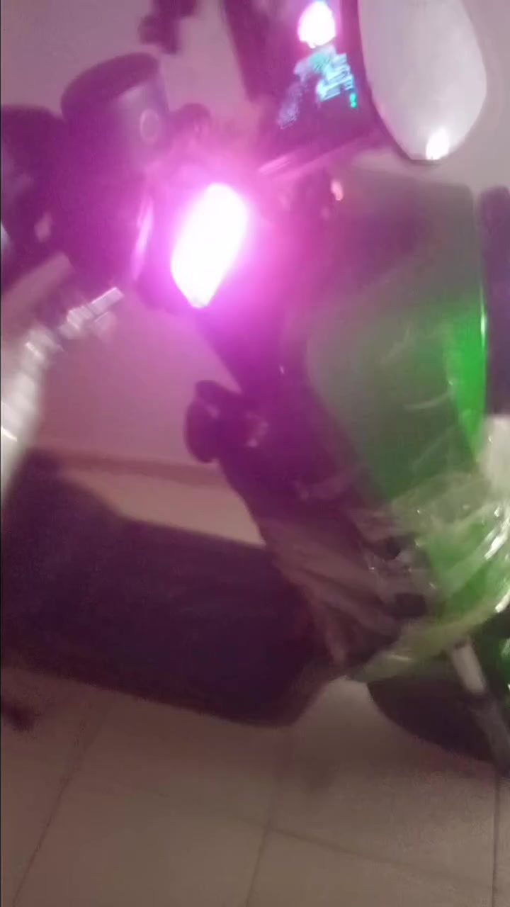 السلام عليكم ار 9 للبيع الكفر مكسور والباقي كله جديد وكلشي بل دراجه يشتغل السرعه حقيقي 85 السعر 500 وبيها مجال العنوان بسمايه الرقم ***********
