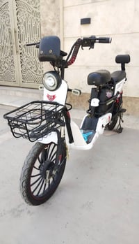 دراجه شحن حجم 20 شركه. HIS دراجه نضيفه جدا استخدام قليل 5 بطاريات وياه...