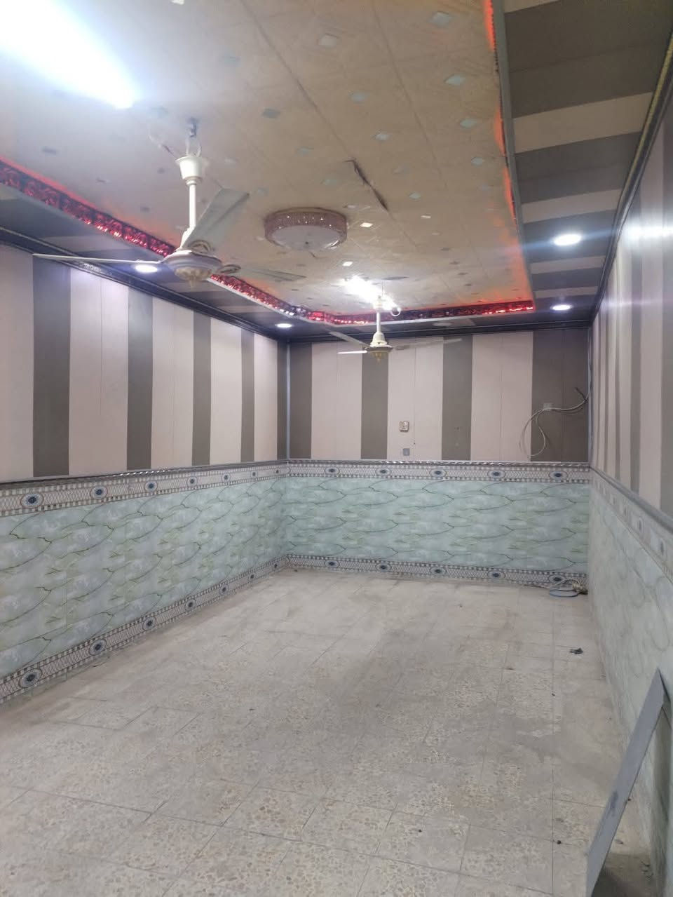 بيت للايجار 140 متر
نجف حي المكرمة قرب أسواق اثير 
يحتوي على غرفتين وصالة ومطبخ واستقبال وصحيات.
البيت نظيف كاشي وسيراميك 
سعر الايجار 300 الف


**إذا كنت صاحب هذا الإعلان وتريد حذفه لأي سبب، رجاءا أرسل رسالة إلى الدعم الفني**