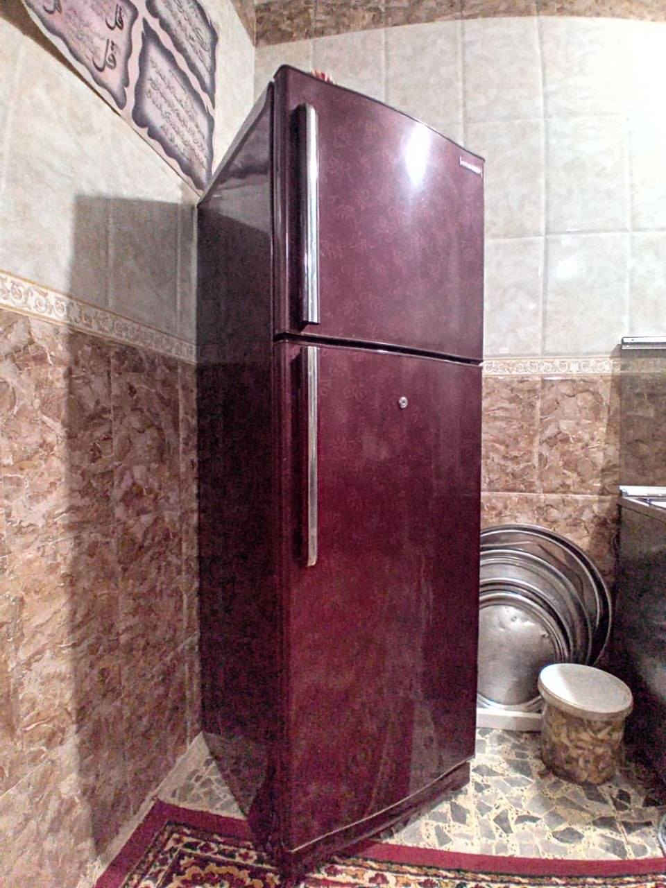 السلام عليكم
#متاح ثلاجة نظيفة جداً حجم ١٨ قدم 
تجميدها وتبريدها فووول ومابيها أي عطل 
نظافتها ٩٥٪ و شرط تجي وتشوفها بعينك 
السعر ٢٦٥ ألف وبيها مجال للشراي 
للإستفسار الإتصال *********** متوفر واتس 
أو مراسلتي على الخاص 💬
المكان" الأنبار قضاء عانة " 📍❤
