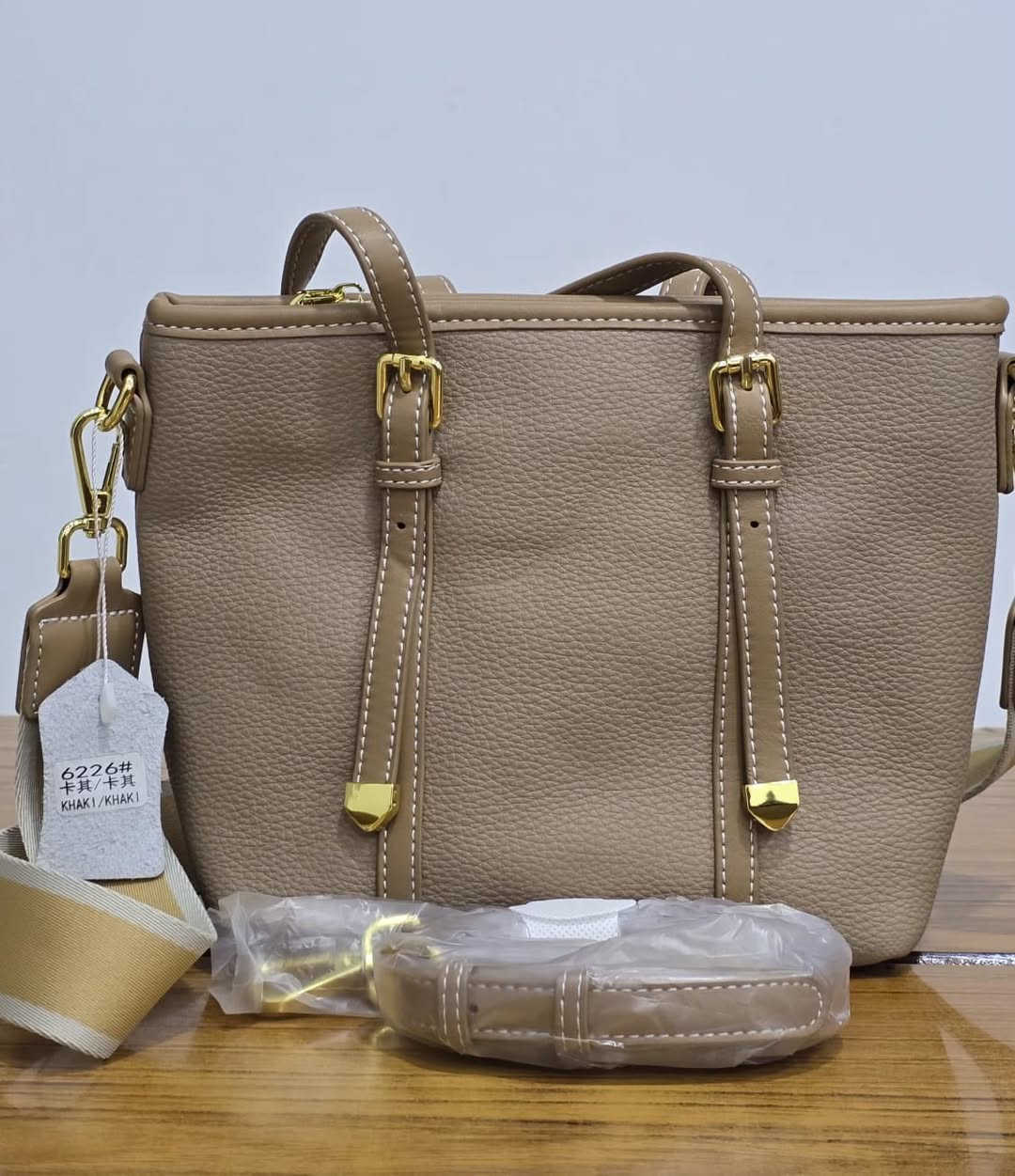 حقائب ماركات عالميه 
وشرط الفحص ماتعجبكم رجعوها
متأكدين من بضاعتنه 
كل الموديلات والالوان وتناسب كل الاذواق 
أسعارنا تميزنا 
نبيع أقل من المحلات والمولات 
العيد قريب وكولشي يوصل لباب بيتج وبدون ما تعبين 

للحجز والاستفسار مراسلتنا على الخاص


**إذا كنت صاحب هذا الإعلان وتريد حذفه لأي سبب، رجاءا أرسل رسالة إلى الدعم الفني**