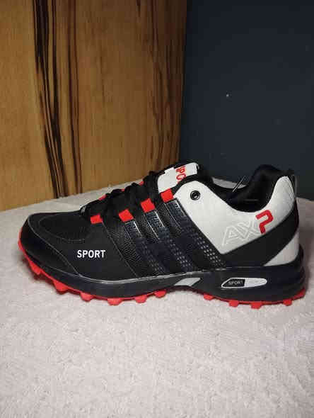 السلام عليكم ورحمه الله وبركاته 50 قطعه احذيه جديد مو باله ابيعهن شلعه وحده القطعه على 7 الف والقياسات من 40 لل 45 مستعجل على البيعه للتواصل ***********
