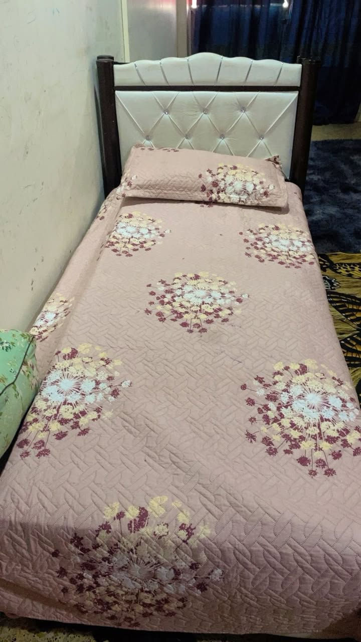 عندي هاي غراض للبيع مستخدمات قليل جدا طبلات تلاثه وحده كبيره وثنين صغار ب50 جرابي ثنين نفر ونص وحده ب25 وميز تواليت 75


**إذا كنت صاحب هذا الإعلان وتريد حذفه لأي سبب، رجاءا أرسل رسالة إلى الدعم الفني**