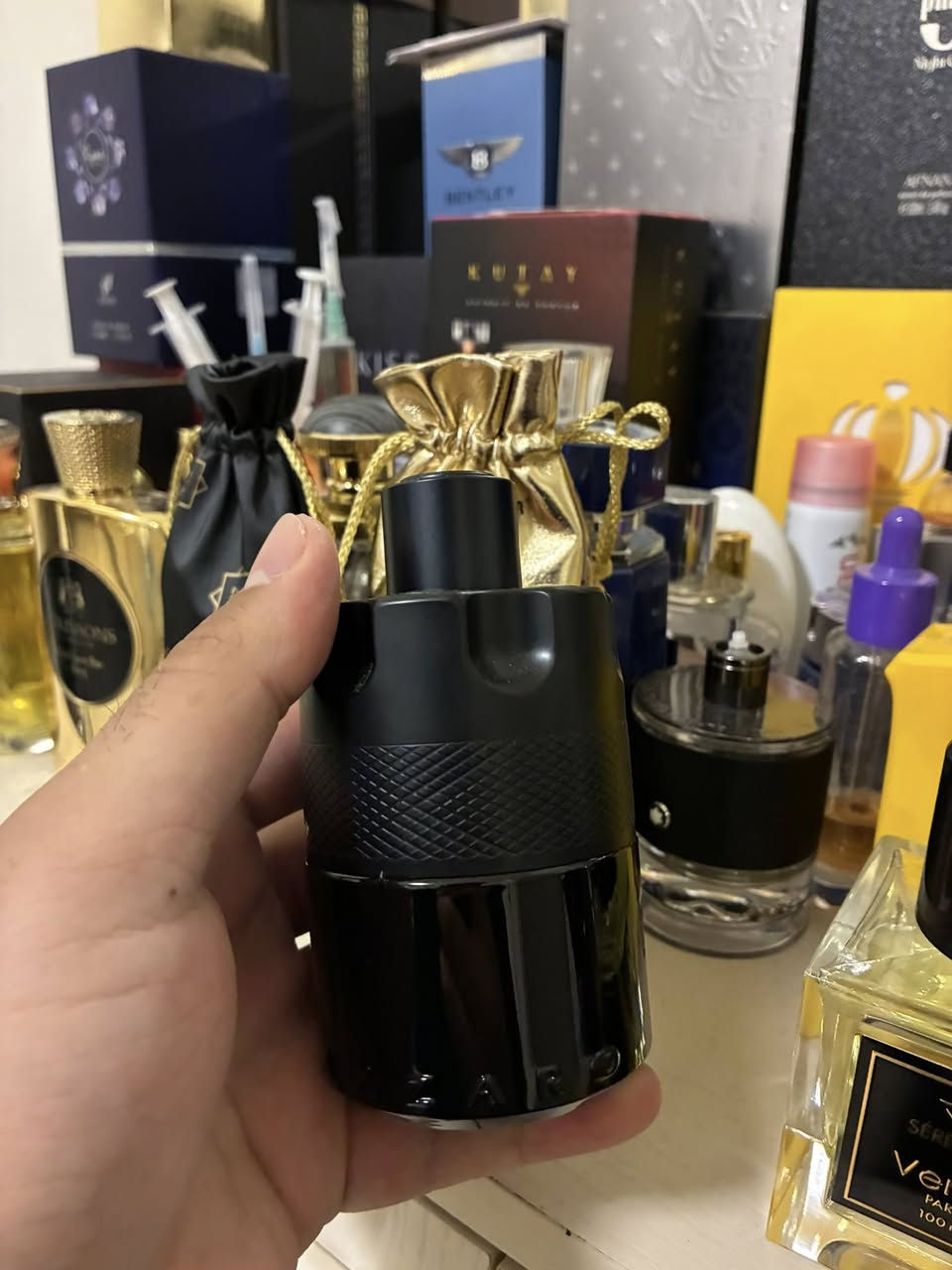 مرحبا شباب عساكم بخير
عطور اصلية للبيع الي يعجبة قطعة او شلع ماكو اي مشكلة و التفاصيل راح اذكرها لكل عطر 
1- Unique luxury Mushumaro Tester 35ml - 75,000
2- JPG le beau 20ml - 35,000
3- Azzaro the most wanted 45ml - 50,000
4- Montale chocolate greedy Tester 90ml - 50,000
5- Montale black oud intense Tester 90ml - 60,000
6- Vertus Serenade مستخدم رشات - 140,000
7- Amberful 40ml - 60,000
8- Atkinsons Oud save the king Tester 70-80ml - 75,000
9- Unique luxury Kutay مستخدم رشات - 175,000
10- polo ralph leuren red 80ml - 40,000
11- Afnan rare reef 35ml - 15,000
12- Dolce & Gabbana the one Gold 70-80ml - 90,000


**إذا كنت صاحب هذا الإعلان وتريد حذفه لأي سبب، رجاءا أرسل رسالة إلى الدعم الفني**
