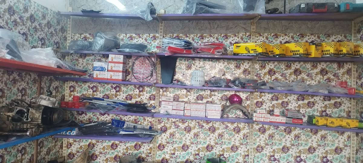 سلام عليكم 
محل تصليح دراجات كربلاء حي نصر 
تجفيت بكه والمنغولي علم 30 
ماكس بوليس ماكس منغولي 55 الف 
اربعه كير عام 40
روله بطه عام ومنغولي 60
روله ماكس عام 70
***********
رقم بي وات ساب
