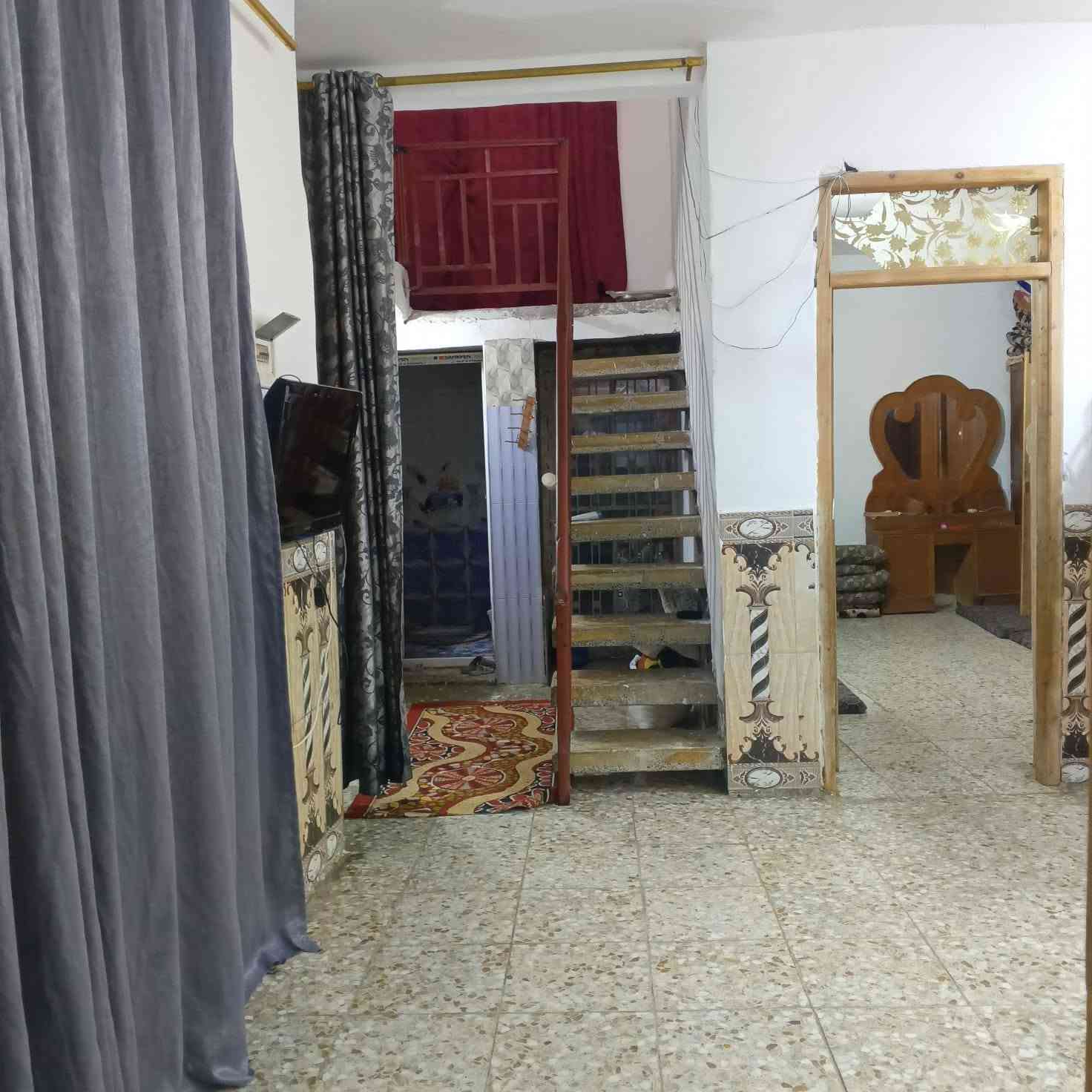 اللهم صل على محمد وآل محمد
بيت  ١٥٠  متر بناء  مع قطعة ١٥٠ متر حديقه مرتبه العنوان الداينيه اخر شارع خلف سكلة قاسم الدايني
متكون البيت غرفه وحده
استقبال مع صاله مع مطبخ
صحيات داخليه وخارجيه وطارمه تقريبآ ٥ أمتار
السعر ٥٧  الي يحب يشرفنا وبي خير ويدلل ***********
***********
