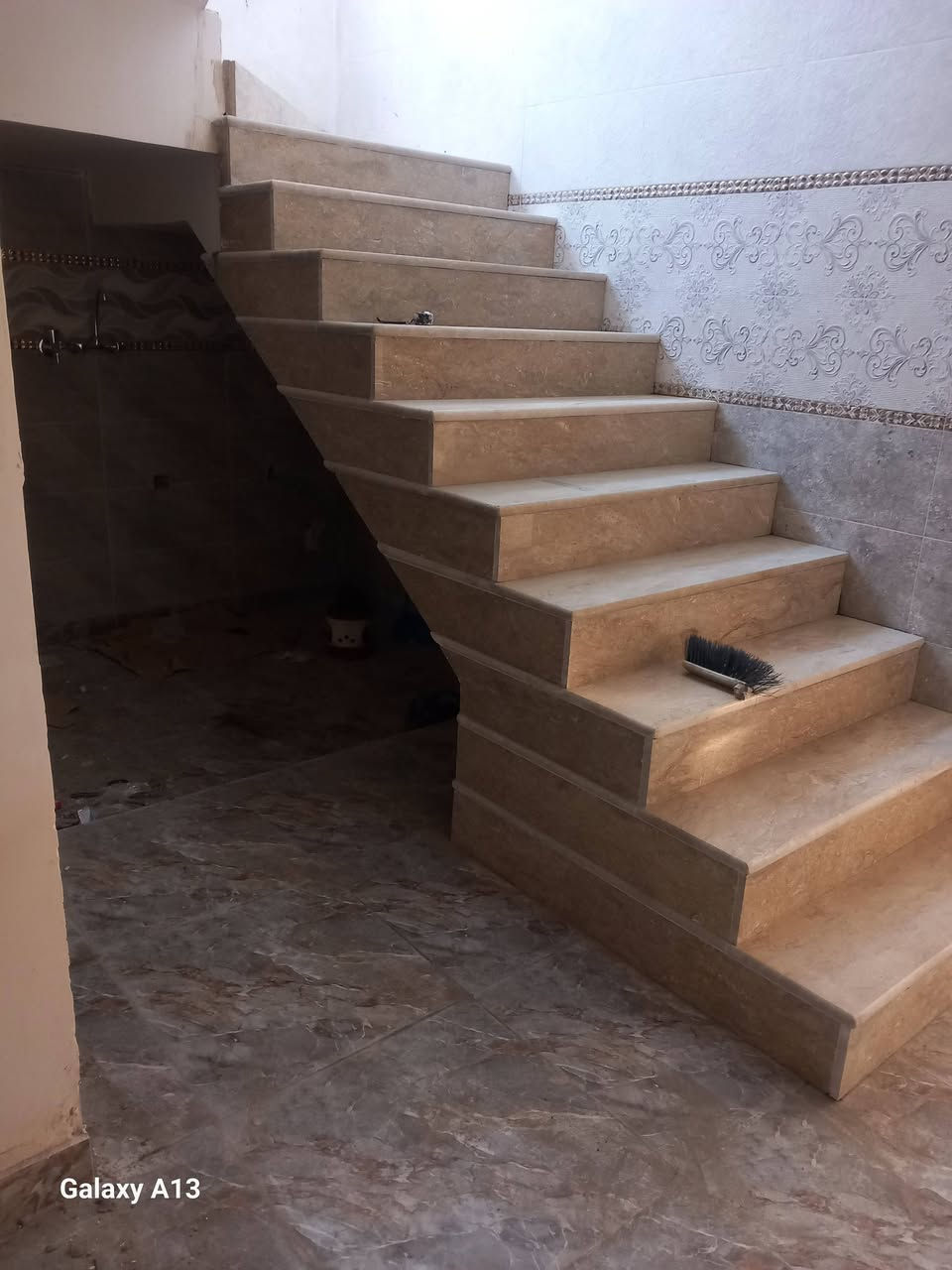 خلفه سراميك متفرغ 
  العنوان كربلاء 
رقم الهاتف
***********
***********
