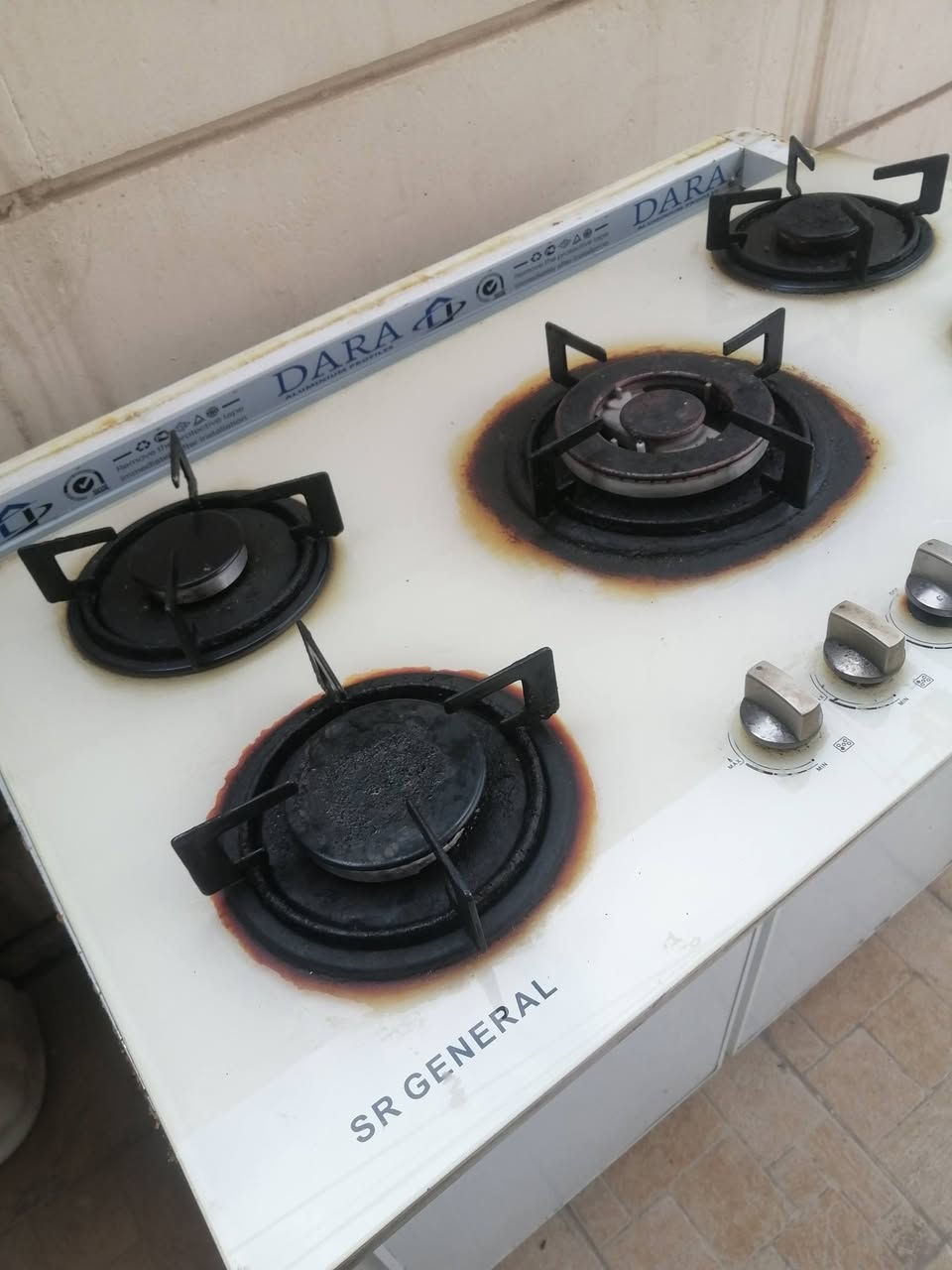 طباخ منضدي 5 عيون  شغال نضافه يعني مو كلش نضيف بس شغال  وياه ميزه تفصال كاونتر سعر 40 قفل


**إذا كنت صاحب هذا الإعلان وتريد حذفه لأي سبب، رجاءا أرسل رسالة إلى الدعم الفني**