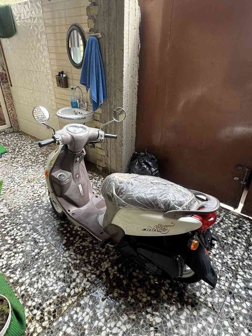 السلام عليكم دراجه فله كفاله عامه تجي تاخذها من باب البيت برغي واحد ما مفتوح بيها نكره بكل وقت جيب وياك الف فيتر وتعال بانزين محسن دهن احسن نوعيه دراجه ناعمه واحلى من الصور مكاني بغداد شعله سعر ٩٠٠ قفل والي بنضافته كلهن بمليون بس صار عندي ضرف واريد ابيعها ***********
