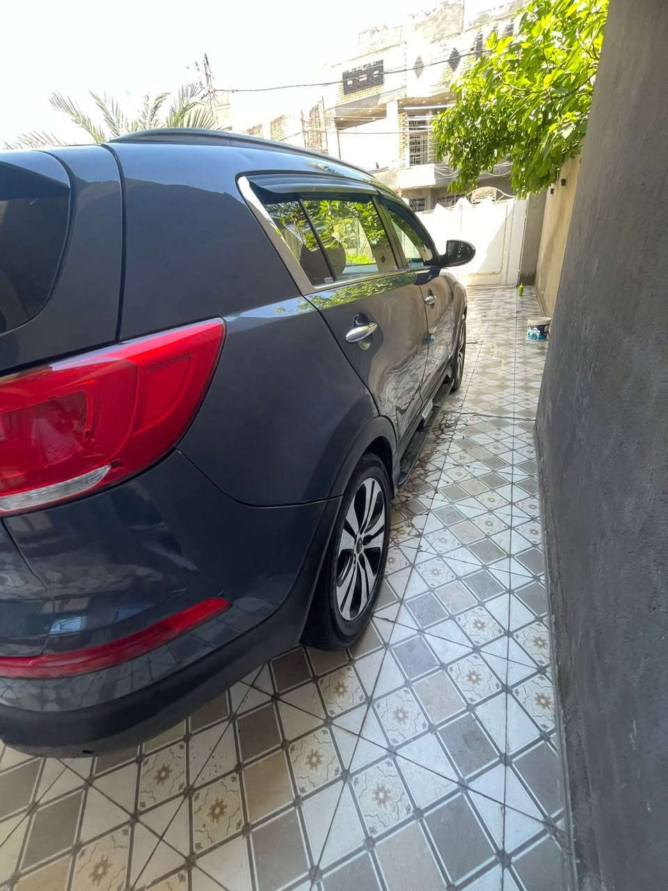 سلام عليكم
سبورتج ٢٠١٣ وارد امريكي محرك ٢٤٠٠ فور ويل 
سياره فول مواصفات 
بانوراما +المري شفط 
كشنات تدفه تبريد 
كشن السايق كهرباء 
كامره شاشه +حساسات خلفيه 
بصمه ابواب بصمه تشغيل 
تحكم ستير مثبت سرعه +اشاير بل مري 
حادث مالته باب الخلفي 
سياره فقط بيه صبغ الباب الخلفي 
ولبنيد اثر جراد 
ماشيه ١٠٠  الف ميل 
سياره خير من الله مابيه اي نقص 
بيه سونار كامل 
مكاني بغداد السعر ١٢٨$ وبيه مجال حك الجيه 
***********
