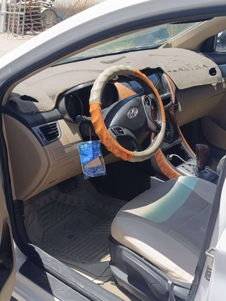 النترا 2014 خليجي رقم بابل انكليزي بااسمي فول مواصفات مكينه 1800 بيها جاملغ رش اثر شخط وربع البنيد ملاون وبارد باب خلفي قليل  ب112 وبيها مجال مكاني الحله ***********
