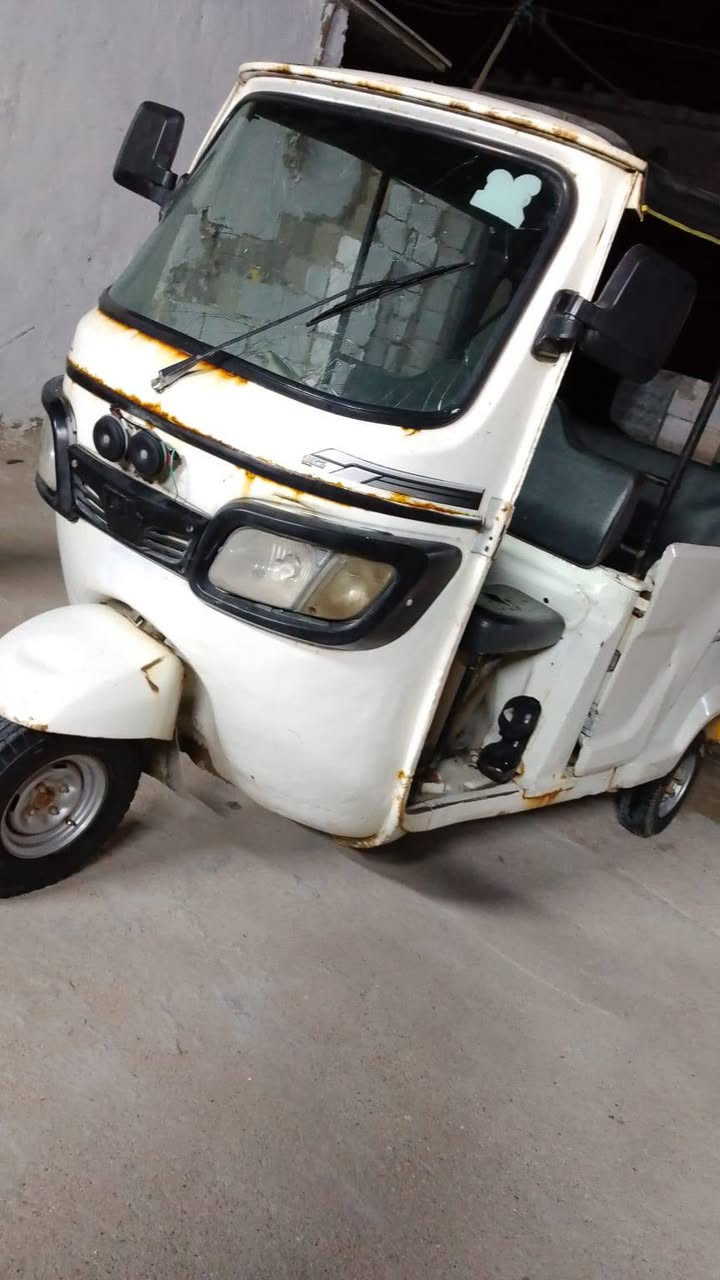 السلام عليكم تكتك تيفي اس موديل 2021/شهر/11/التكتك  مجفتى تجفيت شركه والبدي بي ضربه بل لغد مرجعه حار  رقم وسنويه بس الوحه مامستلمها السعر 5300وبيها مجال المكان المعقل سوق حطين /الرقم/***********
