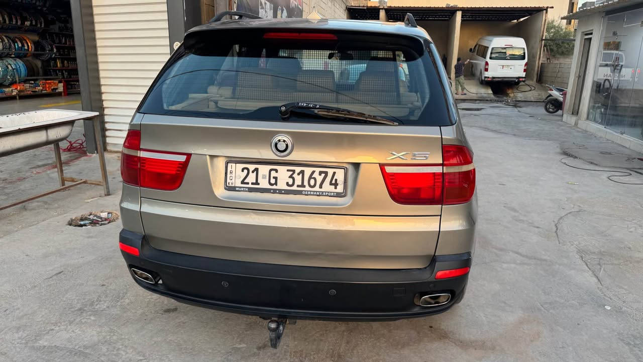 السلام عليكم 
للبيع.         BMW x5  xdrive E70 4.8
جاهزه بدون ضرر عدا باب الخلفي الصغير بارد فقط 
 رقم سليمانيه سنويه 2029
المواصفات:
داتا شو سرعه وأعطال واتجاهات 
- كشنات كهرباء + تدفئة مع ذاكرة جهتين للمقاعد الأمامية
- گير كوبرا اوتو + عادي+سبورت
- تحكم كامل بالستيرن مع أوامر صوتية 
- بردات ع جامات البيبان الخلفية.
- لايت عدسه LED  اصلي
- انارة ترحيب -
- تبريد قطعتين منفصل ثلج 
- چوبلس خلفي
- حداديه جديد مسويه 
- دخول ذكي بدون مفتاح 
-هوك سحب خلفي 
السعر  120$ ورقة وبيه مجال للشراي أو المراوس حسب القناعة 
رقم الهاتف *********** شط العرب, البصرة
