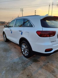 سورينتو ٢٠٢٠ • مكفولة • خدش بالباب اليمين