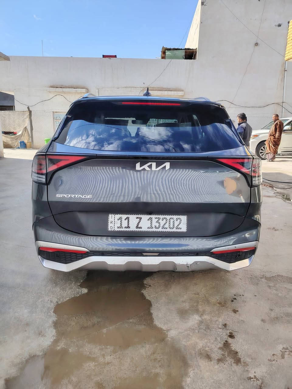 السلام عليكم للبيع كيا سبورتج موديل 2023 وارد خليجي السياره فول موصفات واحد على واحد بصمه حساسات خلفيه مري شفط كشنات كهرباء وجلد كامره دواره جنطه كهرباء ٤كامرات السياره بعدهي جديده بالكارتون عل وضع شركه برغي مامفتوح بيه رقم بغداد الإنكليزي بسمي كير ماوس سياره جاهزه وحلوه السياره مكفوله ماعد بيه طخه بلجوملغ الخلفي فقط سعرها 175 وبيه مجال هذا رقمي *********** مكاني بابل ابو غرق بيع مستعجل شراي يتصل وبيك خير وتدلل
