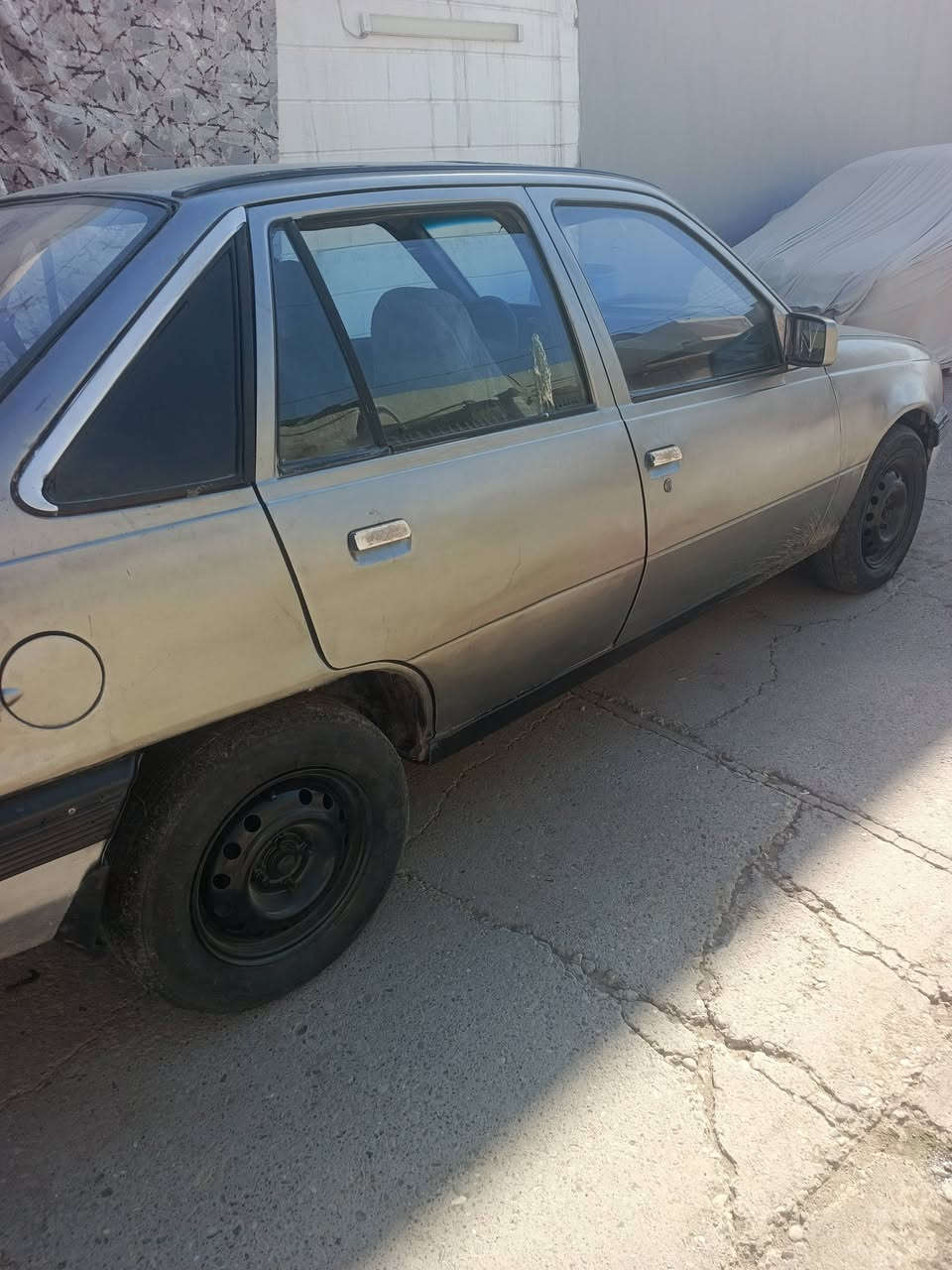 اوبل كاديت للبيع سعر كولش مناسب مكان سياره كركوك رقم موبيل ***********
