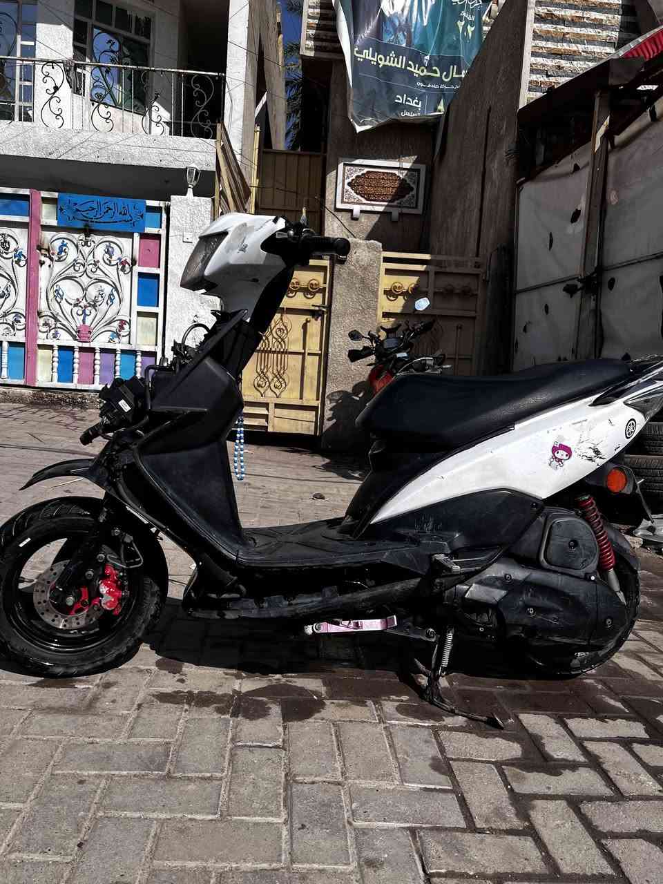 السلام عليكم ماكس مضلع حديث للبيع الدراجة كفالة بعدهي زيرو نقصهة بس بجم اللحية مالتهة برتقالية موجودة والترايش موجودات بس ما شادهن الدراجة رايدهة ب600وبيهة مجال للأسفسار واتساب***********وبل عافية عل ياخذهة
