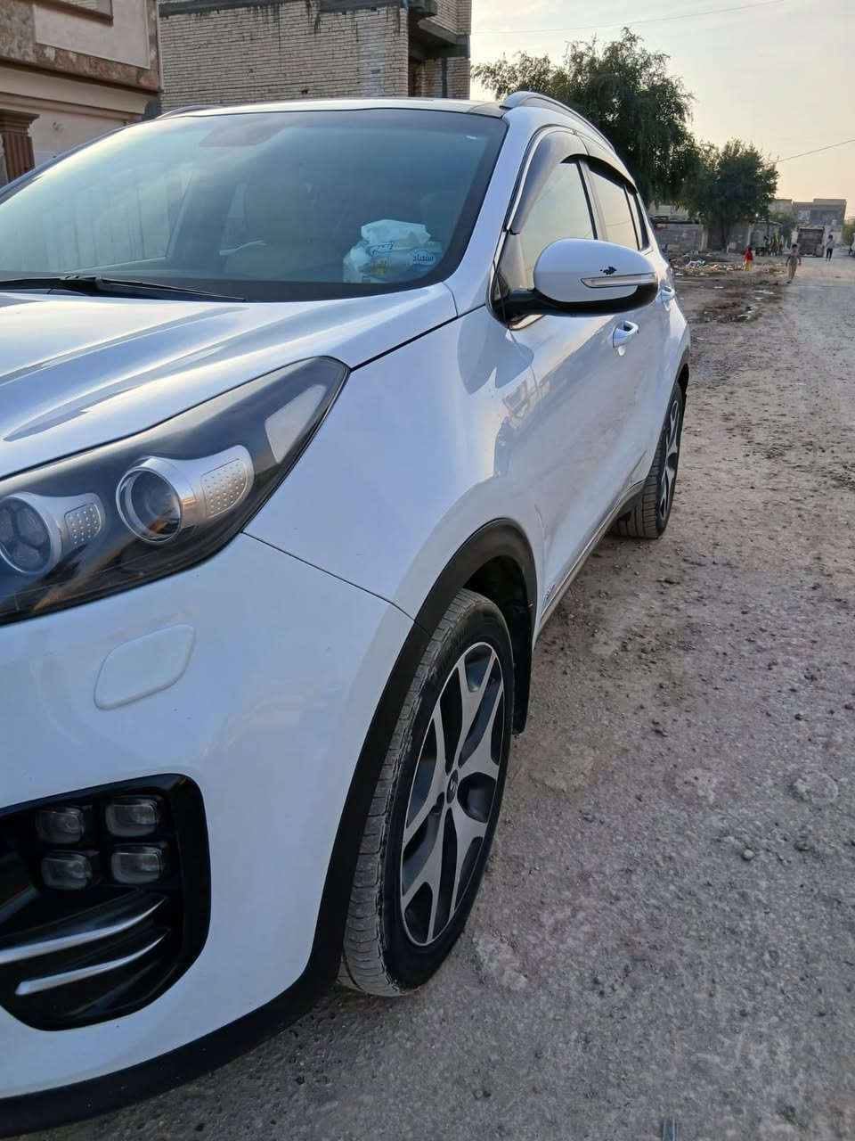 فول موصفات اعلى فئه 

موديل ٢٠١٦

مكفوله من الرصعه والبارد والصبغ والرصعات 

وبل عافيه ع ياخذه 

رقم اربيل بسمي هزه وسنويه جدد 

الموصفات  

فتحت سقف

كشنات تدفئه تبريد 

اشاير مري

صندوق شفط كهرباء

داخل جلد لونين 

هاند بريك هرباء 

رادار 

حساسات امامي خلفي 

وبعد هوايه موصفات 

مكان السياره بغداد 

السعر 187 بيه مجال بسيط كلش 

الرقم 

*********** 

*********** 

‏غير متواجد ع فيس
