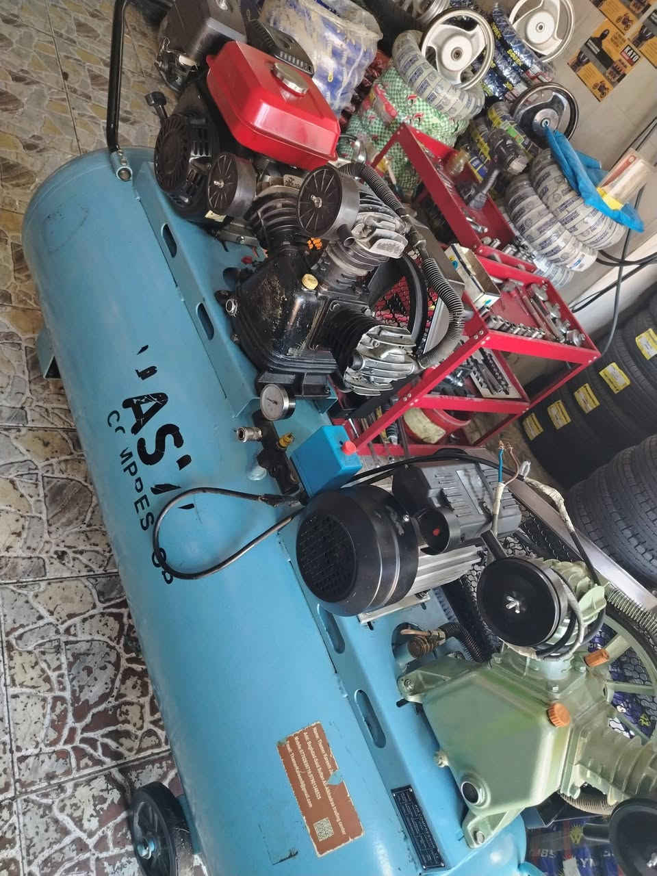 سلام عليكم
كمبريسر سنكل
الهسوه خطين كهربائي وبنزين منفصل
نضيف جدآ
مال محل حجمه ٣٢٠
شغله كلشي حلو
اليحب يتصل ***********
