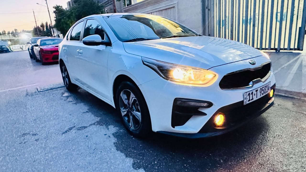 السلام عليكم 
كيا سيراتو 
موديل 2019
مكفوله من البارد والتبديل الصبغ 
تخم تاير جديد 
ادامه كامله بالشركه الدوليه
بيه رصعات مال الحالوب (رصعات بسيطه كلش)
مري شفط 
قطعتين تبريد
تحكم 
كامره
حساس
لد خلفي
بغداد الكرخ /حي جهاد  
الاتصال ***********
            ***********
