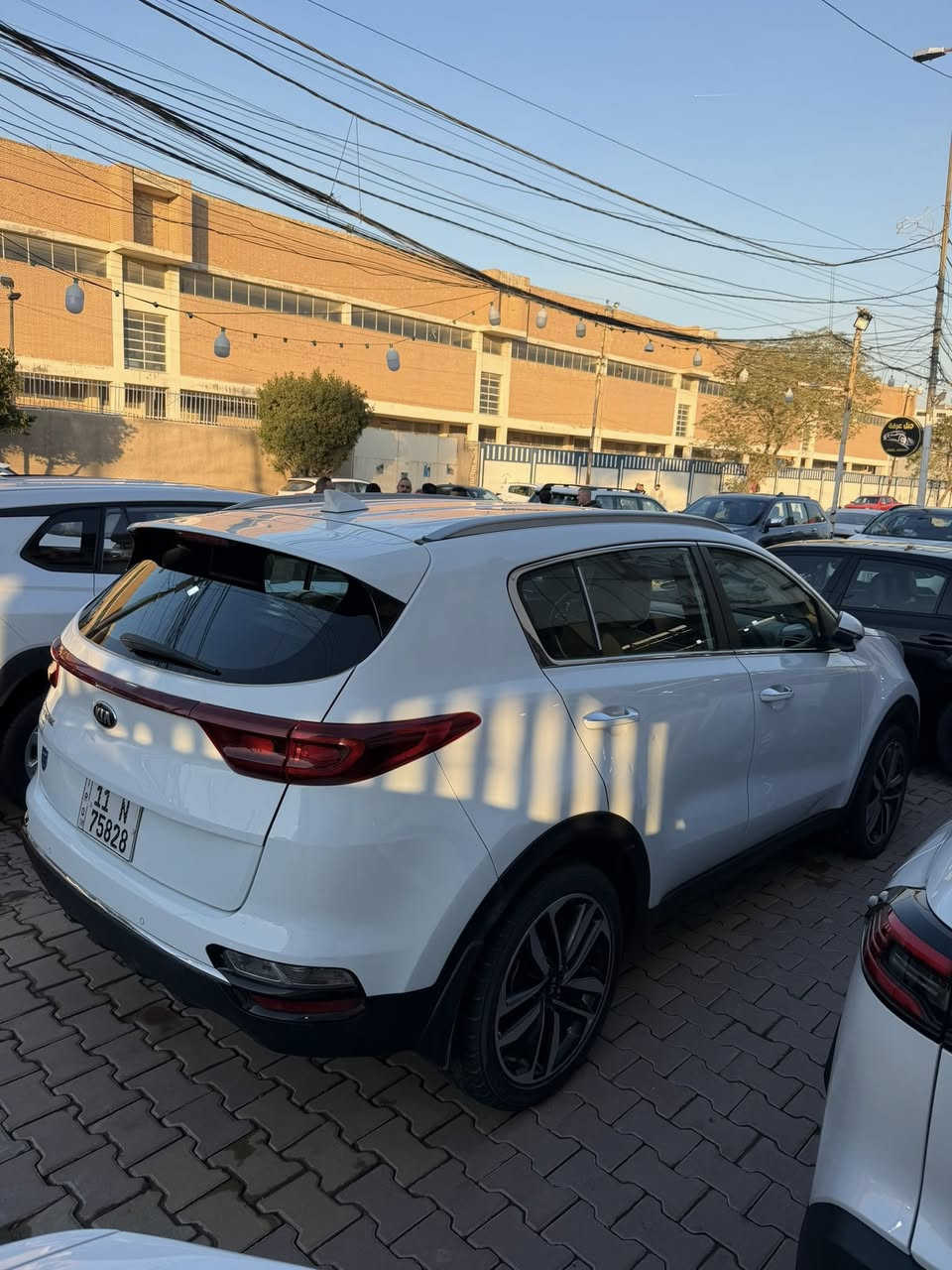 السلام عليكم كيا سبورتج موديل 2021 خليجي رقم بغداد بأسمي تحويل مباشر سيارة مكفوله من الصبغ و البارد 
مكان السيارة بغداد 
سعرها ((207)) وبيها مجال للشراي 
محرك: 2000 دوش 
ماشيه 72 الف كيلو فقط 
مواصفات 
1_شاشه 
2_كامره خلفية 
3_شاشه اعطال 
4_قطعتين تبريد 
5_اشاير بل مري 
6_حساس امامي خلفي وجانبي 
 7_مري شفط 
8_اشاير مري 
9_تحكم وضعيات قيادة 
10_ويل كب بلاد
11_كشافات اماميه 
12_داخل لونين 
13-تحكم استيراً جهتياً 
14- ويل كروم حجم 18 
15- نفكيشن
16- يدات نيكل 
للاستفسار: *********** يوسف
