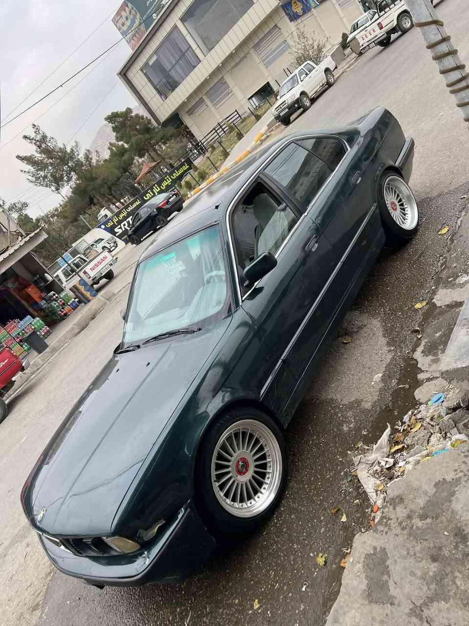 BMW بۆ فرۆشتن 
مۆدیل 1993 /525

گێڕ تۆماتیک 

سلاید 

دو جام کارەبا 

ئاوینە گوی بەرخ

ئارم دهۆک 

بەشەرتی ئارم ئەوەلیات 

گیڕ و مەکینە بەشەرت

سەیارەکە وەک رەسمەکان جوانە 

سعری 43گەلاو مەجالی کەم 

شوین تەکیە 

ز.م ***********ڤایبەر

