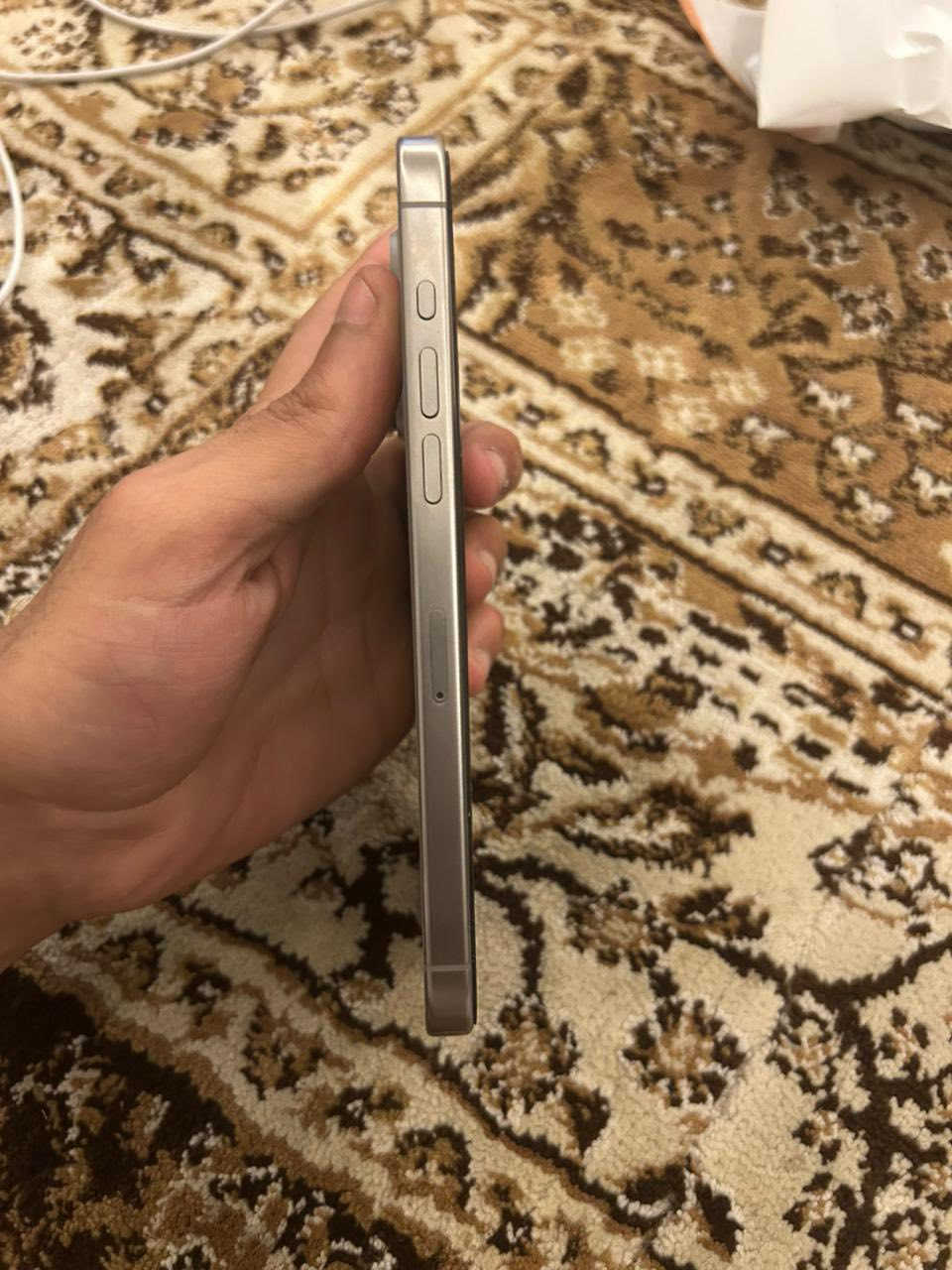 ايفون 15  برو ماكس
ايفون مستبدل بس شاشه مرفوعه شويه  بيه كسر مامبين كلش صغير 
مستبدل شاشه وكال مو اصليه 
جهاز تجي تشوفه اتفحصه نضيف من داخل لا شاشه شكل
ولا شي سلاسه قويه 
الذاكره 256
البطاريه81
السعر 700 بي مجال 
الرقم *********** 
 المكان بغداد
