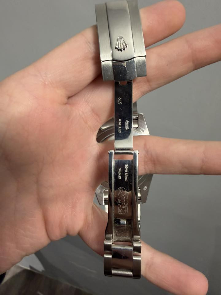 🛑للبيع رولكس ديت جست ويمبلدون قياس 41
فئه سوبر U1 يعني اقل من الكلين بشي بسيط مستعمله استعمال قليل كلش اقل من اسبوعين كامل مرفقات وكارت ضمان اصلي للاستفسار *********** واتساب فقط ورجاءا عدم الاتصال
