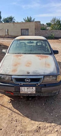 فيكترا • ١٩٩٠ • عاطلة