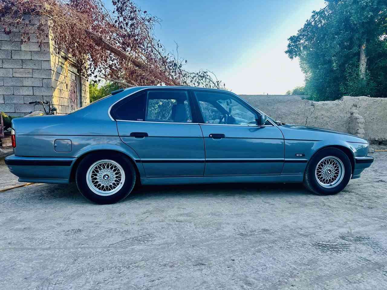 السلام عليكم
للبيع بي ام دبليو 535i موديل 1989 اصل بليته وسنويه محرك بلادي 6 سلندر وكير خير من الله نشاط وسرعه 3 وضعيات للقياده تبريد شغال غرفه نظيفه وحلوه السياره بأسمي سنويتها لل 2031 سعرها 58 وبيها مجال للطيبين 
مكاني العماره للاستفسار الاتصال على الرقم 
         ***********
