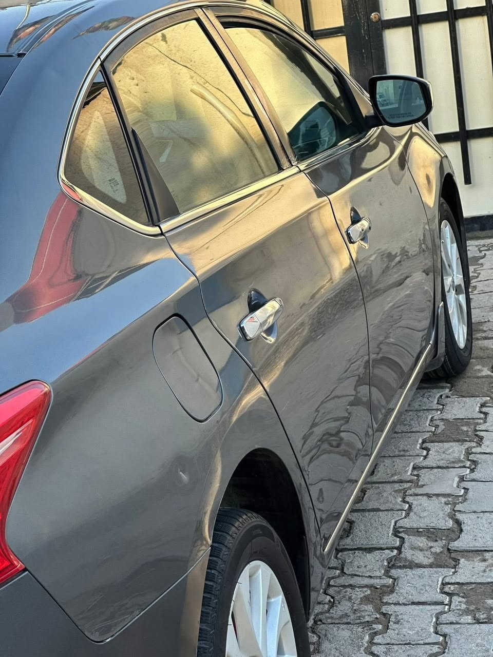 السلام عليكم 
نيسان سنترا ٢٠١٧ فول مواصفاتsv
فتحه تحكم ستيرن جهتين كروز سرعه شاشه تاب كامره خلفيه بك لايت لد 
حداديه كامله امامي خلفي قبل شهر مشتغله كامل تخم تاير جديد 
حادث سياره دعاميه خلفيه فقط صبغ 
الباقي مكفول السياره بسمي مشروع وطني تحويل ثاني يوم 
الهاتف ***********
