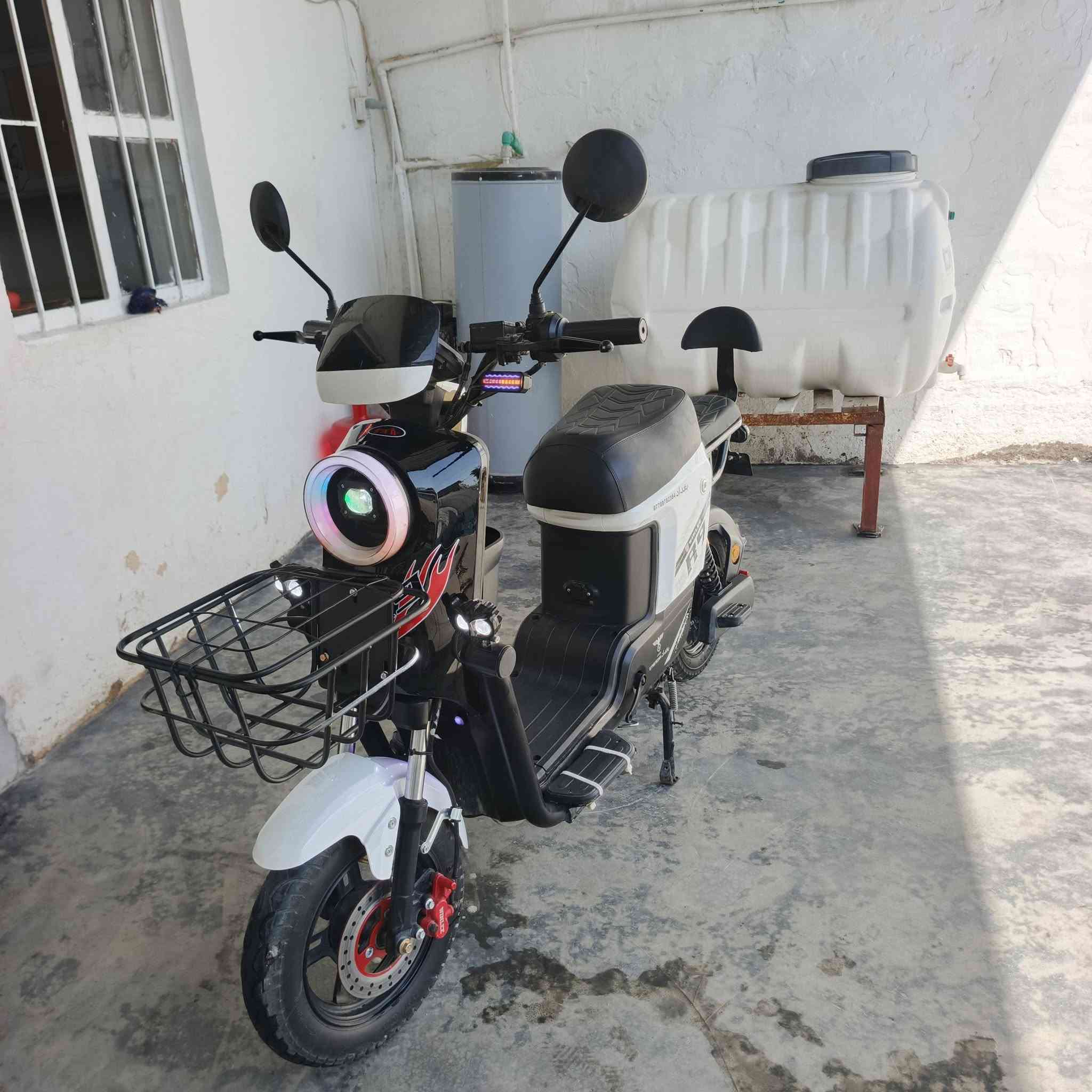 ***********/دراجR9موديل٢٠٠٢٦بطريات جديدةودراجةمفولةمابيهة نقص سعر٥٥٠وبيمجال
